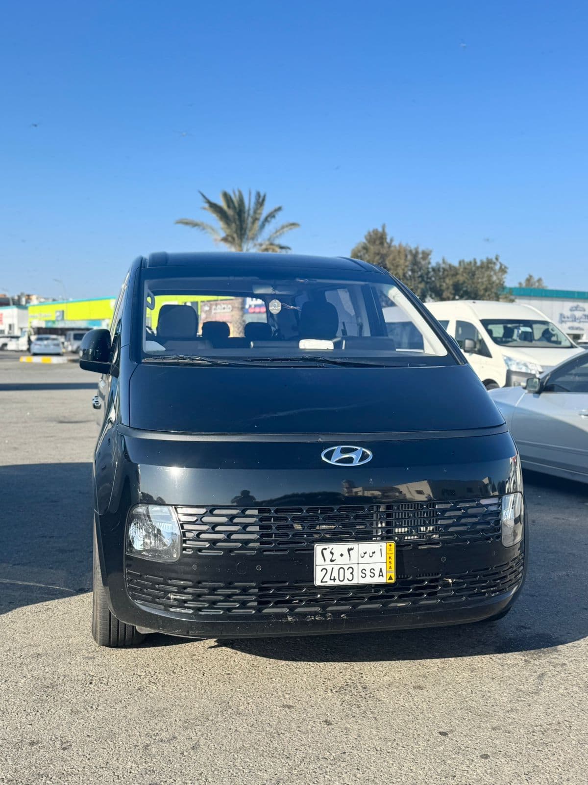 Hyundai Staria Luxury Front Angle