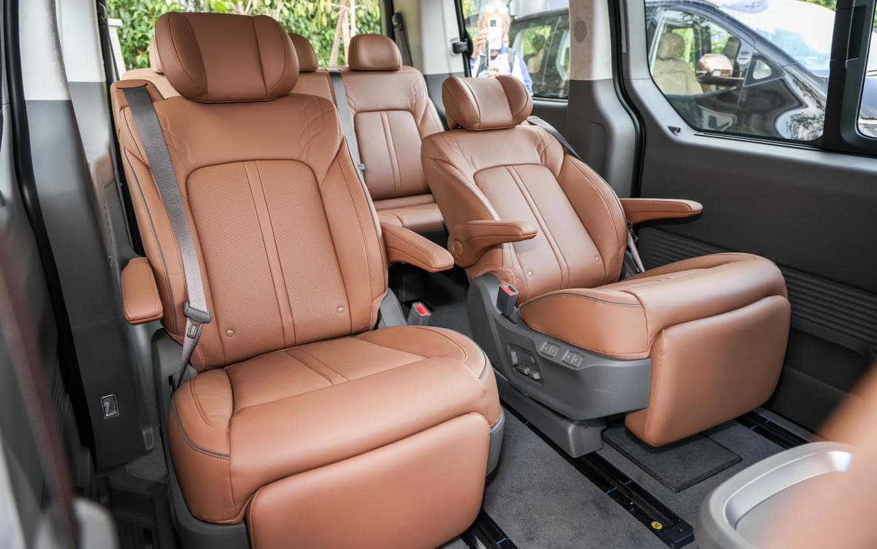 Hyundai Staria Premium Leather Captain Seats