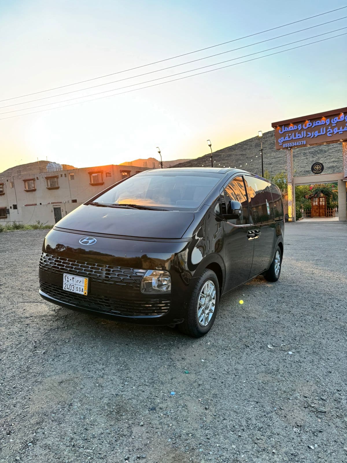 Hyundai Staria Black Edition Premium Side View